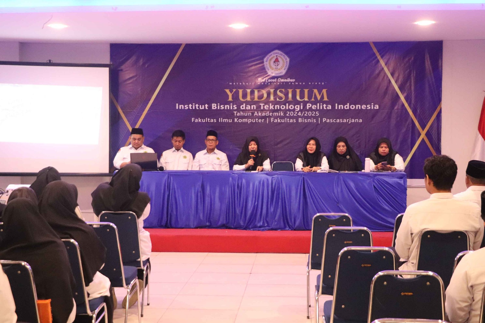 MAN 1 Pekanbaru Gelar Rapat Evaluasi Program Kamad : Bekerjalah Dari Hati
