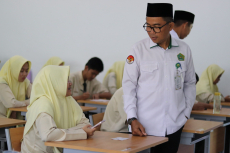 Pengawas Madrasah Lakukan Monitoring Ujian Sumatif Akhir Semester, Tekankan Standar Soal