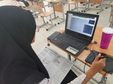 Guru MAN 1 Pekanbaru Tetap Hadir di Madrasah, Pembelajaran Daring Berlangsung dari Ruang Kelas